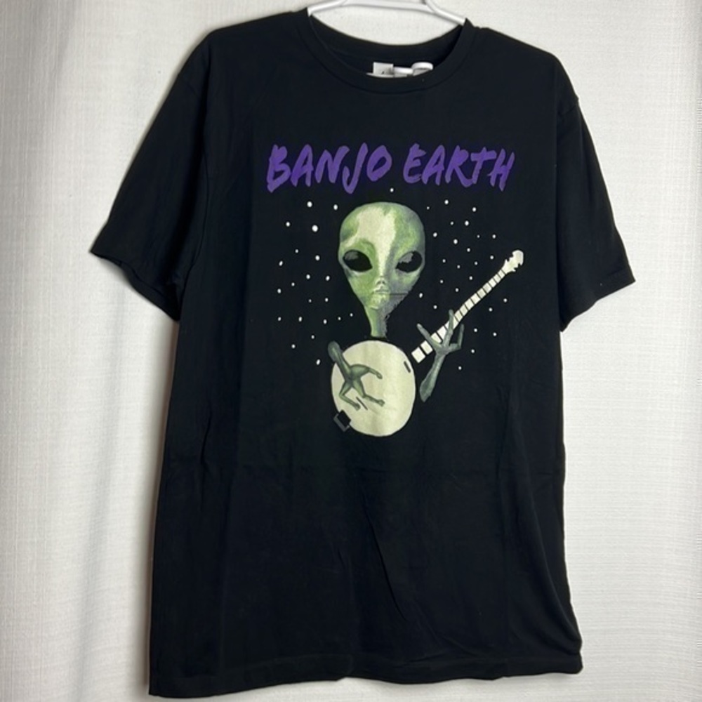 Startee Men’s Banjo Earth Alien Tee Shirt